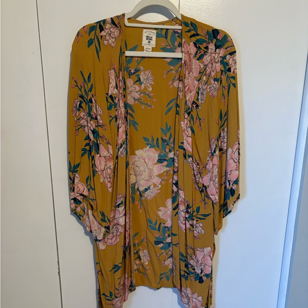 Billabong floral kimono